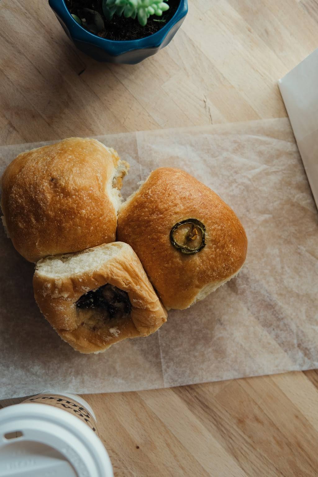 Dos Gatos Kolache Bakery | bakery | 243 Wonder World Dr #106, San Marcos, TX 78666, USA | 5126677400 OR +1 512-667-7400