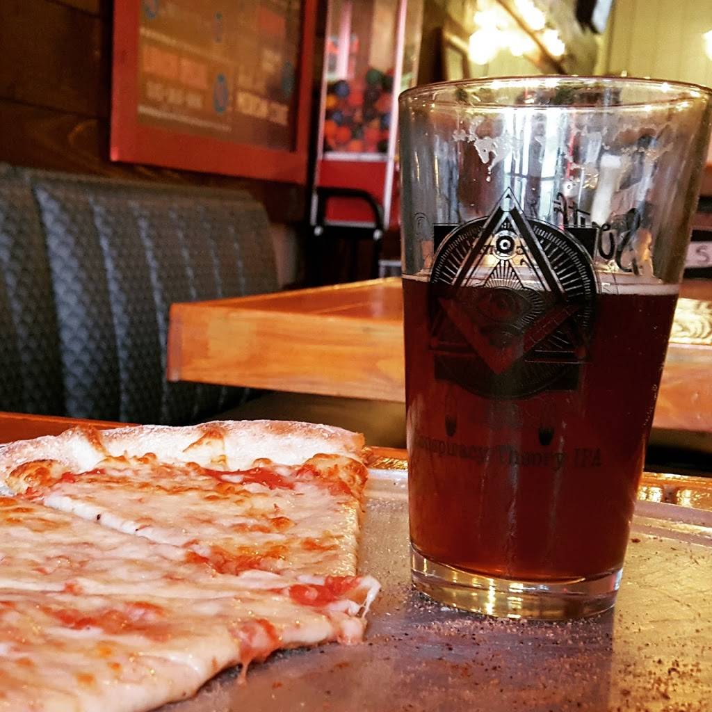 Loop & Lils Pizza | restaurant | 107 N Main St, Lockhart, TX 78644, USA | 5126683108 OR +1 512-668-3108