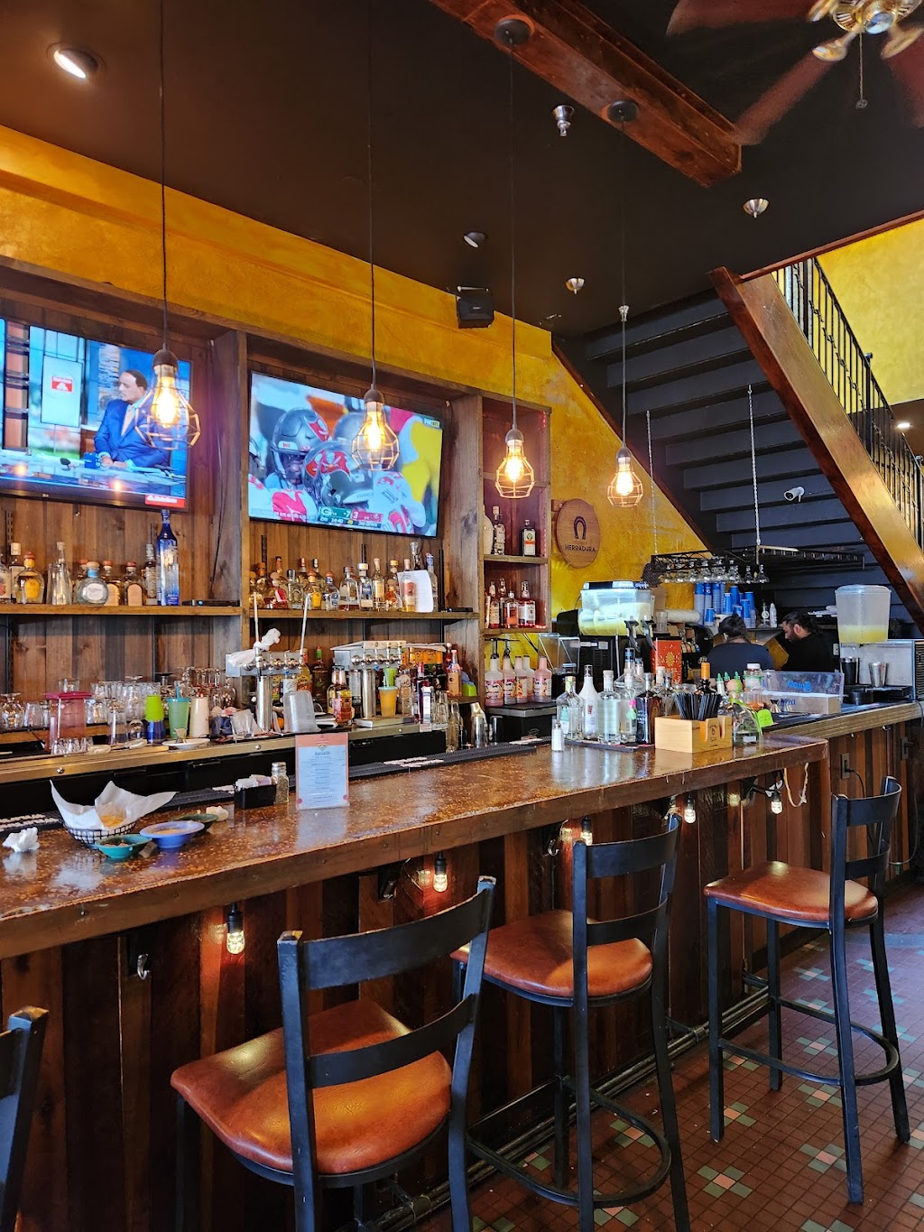 Molcajetes Lawrence | restaurant | 941 Massachusetts St, Lawrence, KS 66044, USA | 7854247110 OR +1 785-424-7110