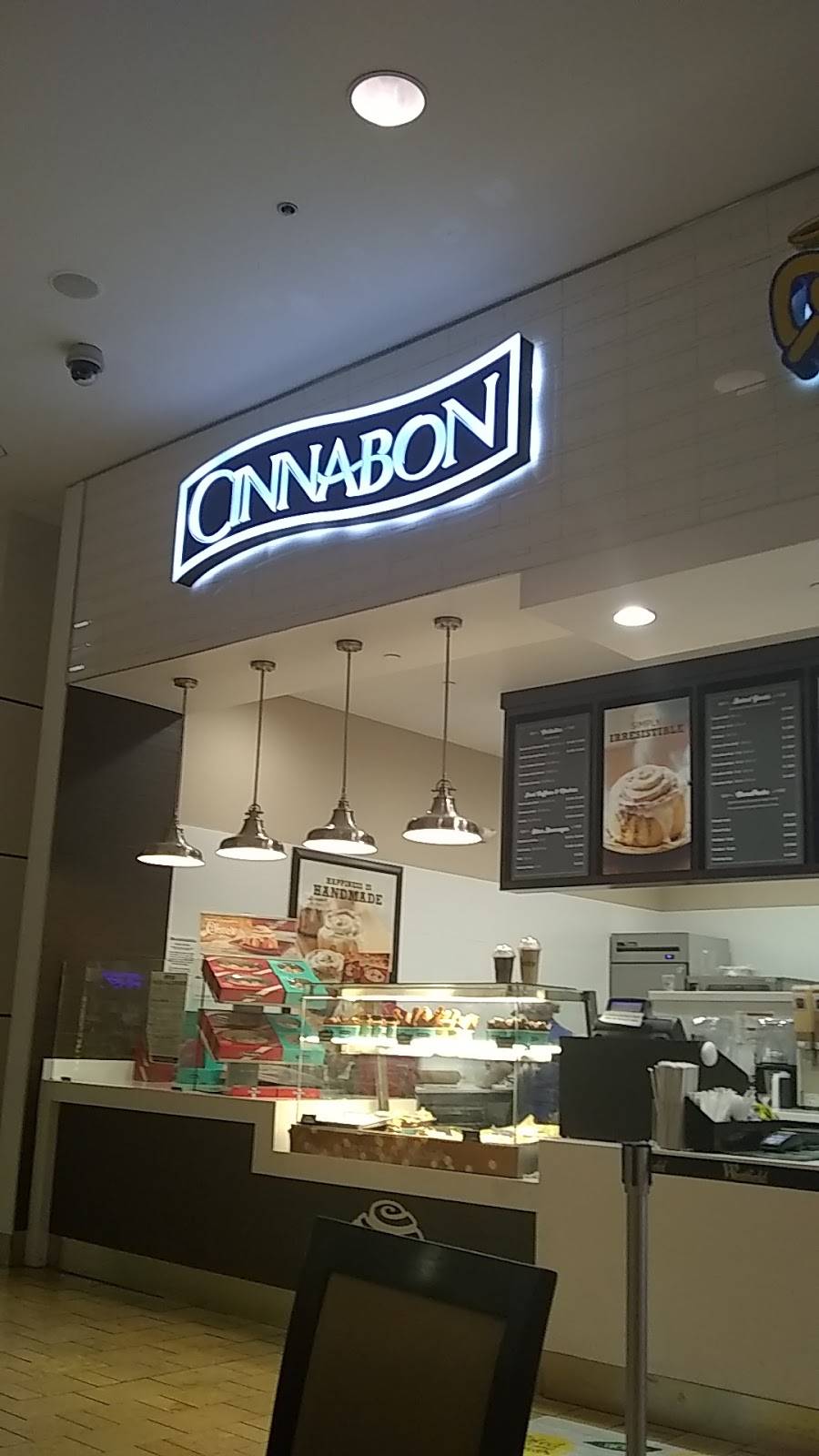 Auntie Annes | bakery | 72-840 CA-111, Palm Desert, CA 92260, USA | 7603412400 OR +1 760-341-2400