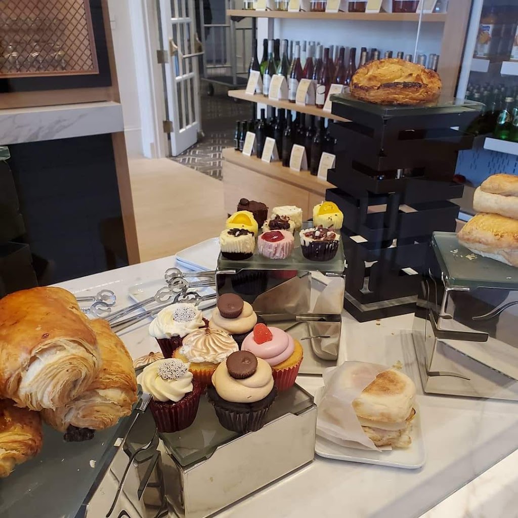 Le Petit Cafe + Boutique | restaurant | 100 Rue Charlemagne Dr, Braselton, GA 30517, USA | 6784250900 OR +1 678-425-0900