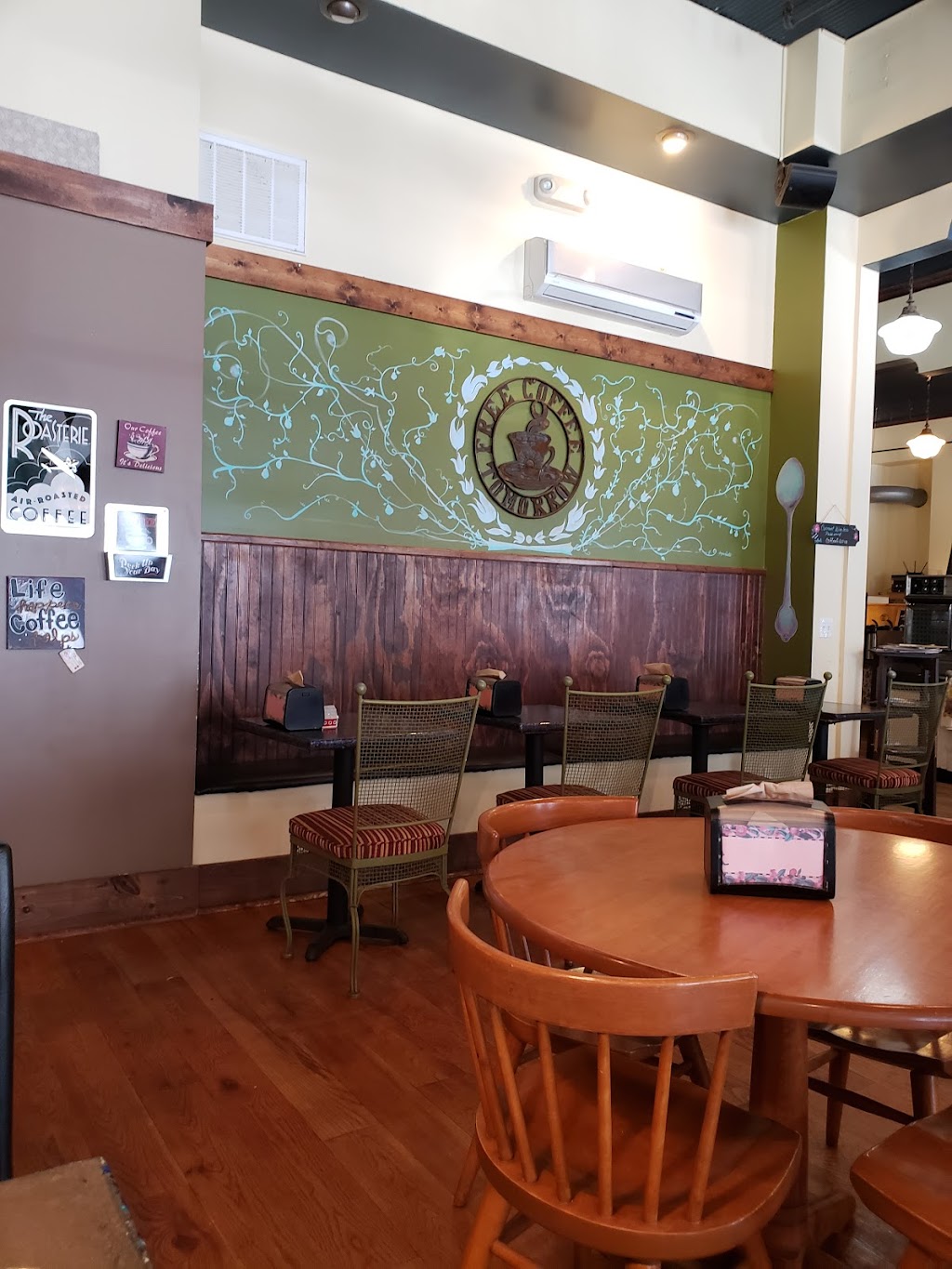 Julis Coffee and Bistro | cafe | 911 S Kansas Ave, Topeka, KS 66612, USA | 7852282001 OR +1 785-228-2001