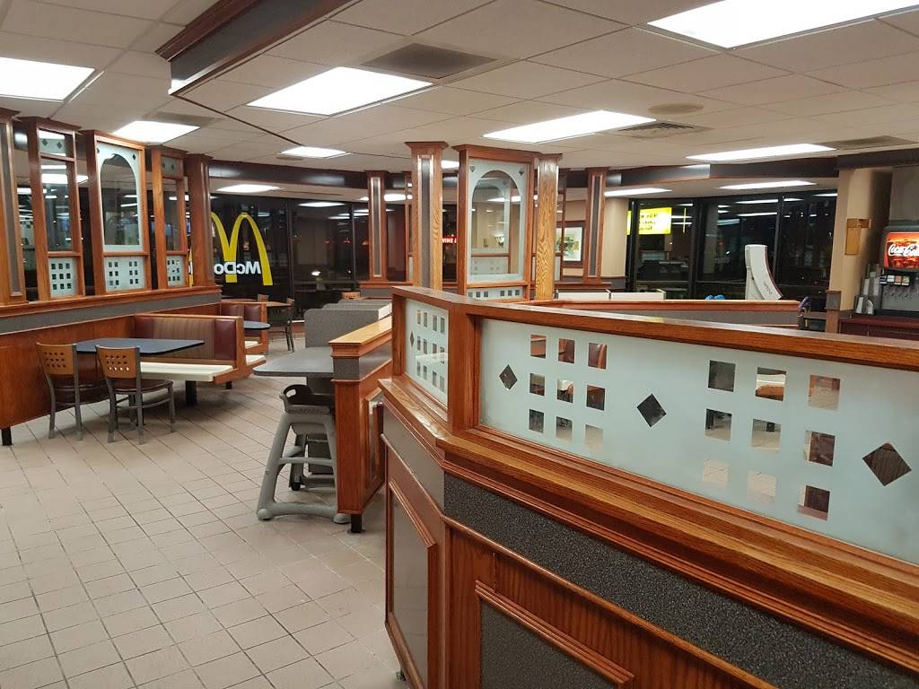 McDonald's - Cafe | 2901 W State Hwy 13, Burnsville, MN 55337, USA