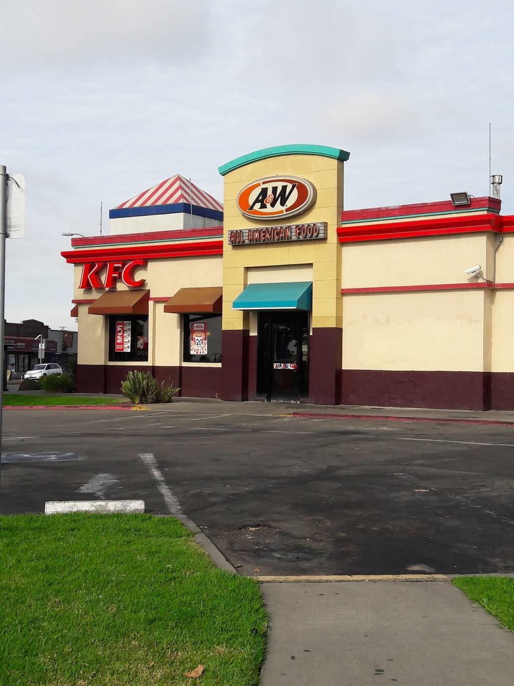 KFC | restaurant | 7272 E 14th St, Oakland, CA 94621, USA | 5106353100 OR +1 510-635-3100