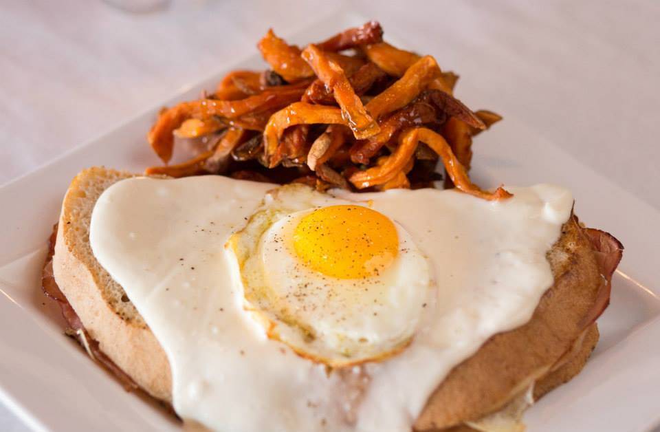 CRaVing Restaurant | restaurant | 1472 Hertel Ave, Buffalo, NY 14216, USA | 7168831675 OR +1 716-883-1675