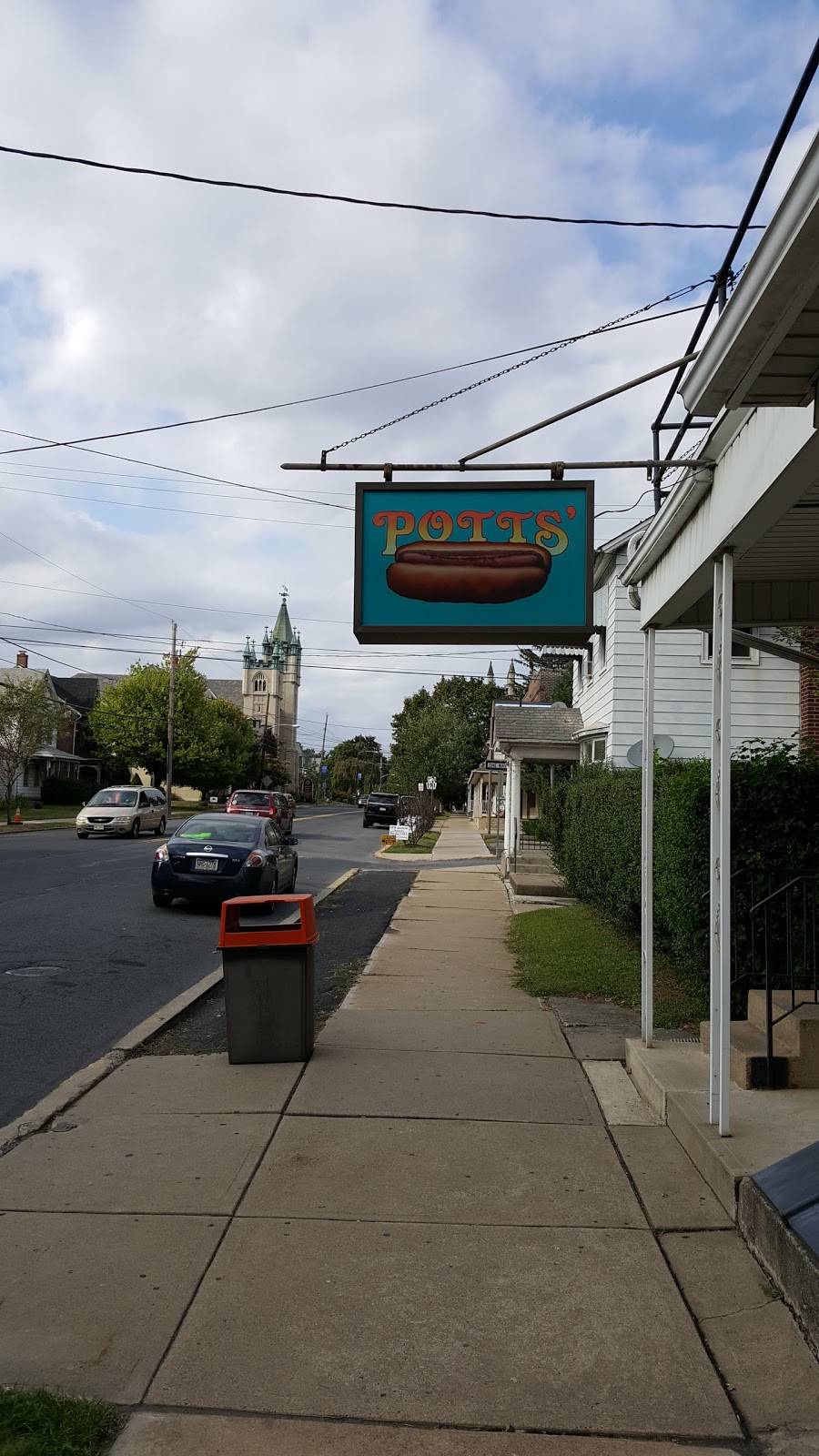 Potts' Doggie Shop - Restaurant | 307 S Broad St, Nazareth, PA 18064, USA