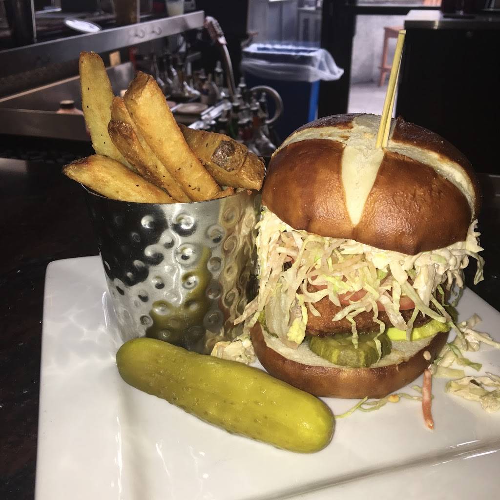 Slopeside Pub & Grill | night club | 1660 Blue Mountain Dr, Palmerton, PA 18071, USA | 6108241557 OR +1 610-824-1557