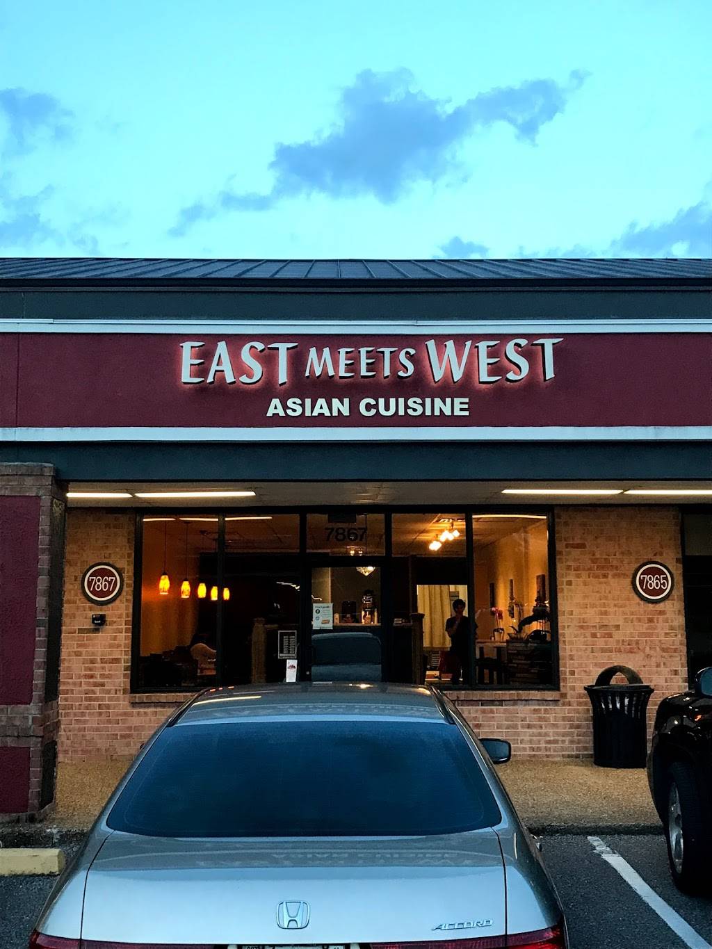 East Meets West | restaurant | 7867 Farmington Blvd, Germantown, TN 38138, USA | 9015098188 OR +1 901-509-8188