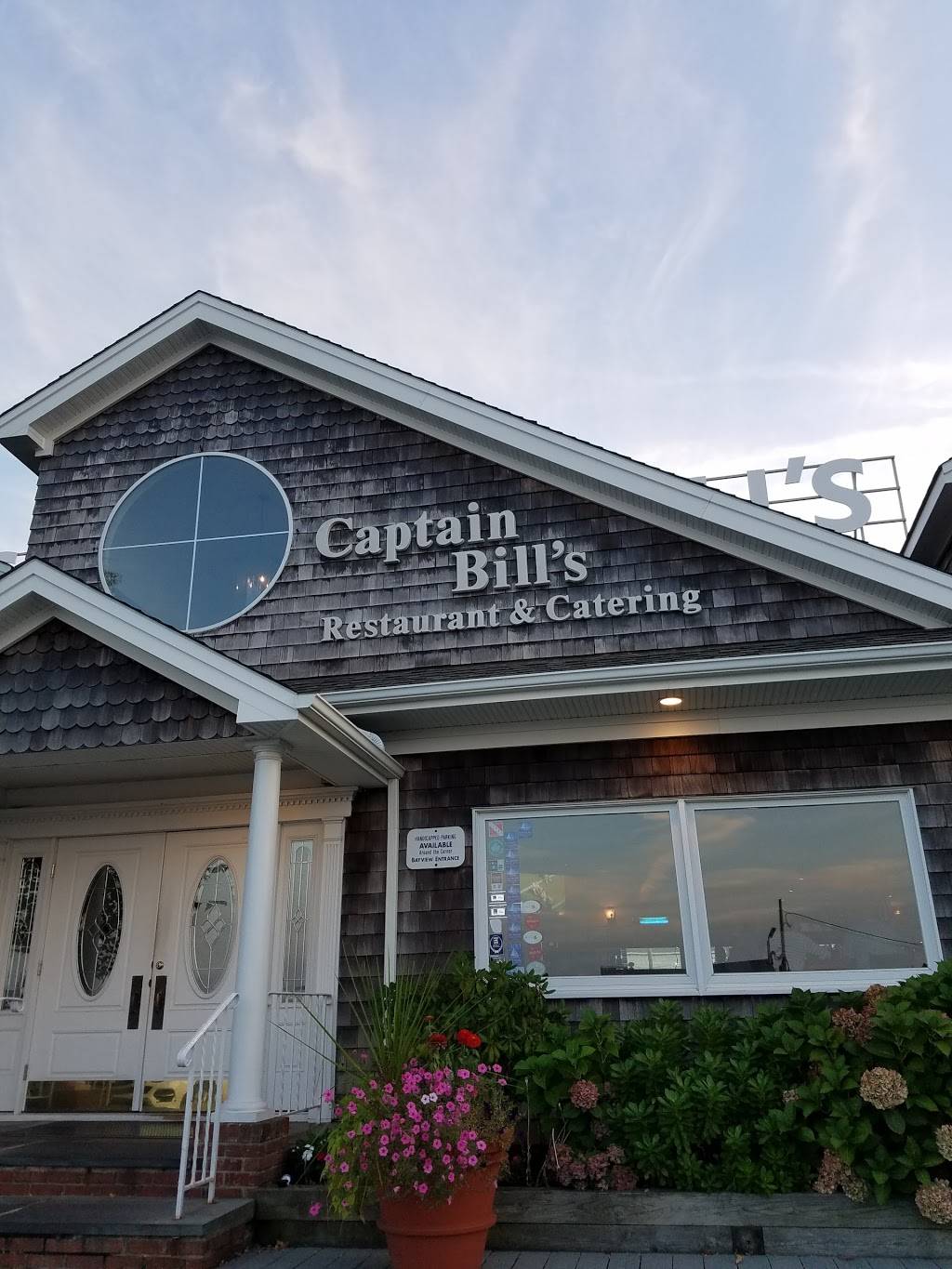 Captain Bills Restaurant & Catering | restaurant | 122 Ocean Ave, Bay Shore, NY 11706, USA | 6316656262 OR +1 631-665-6262