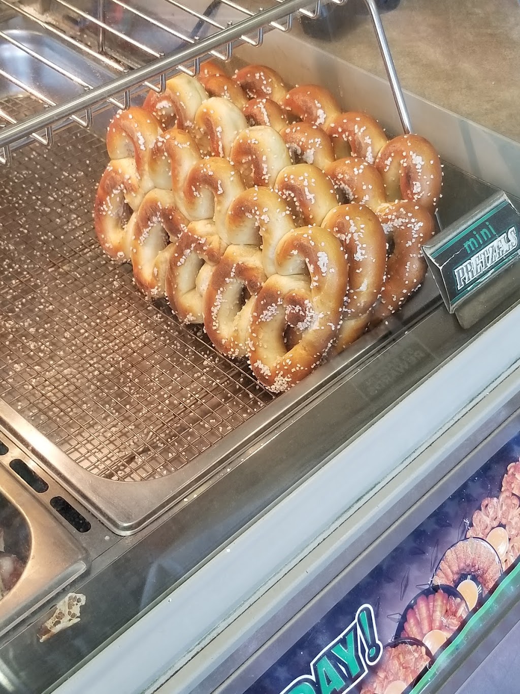 Philly Pretzel Factory | bakery | 1301 W Skippack Pike, Blue Bell, PA 19422, USA | 6102792411 OR +1 610-279-2411