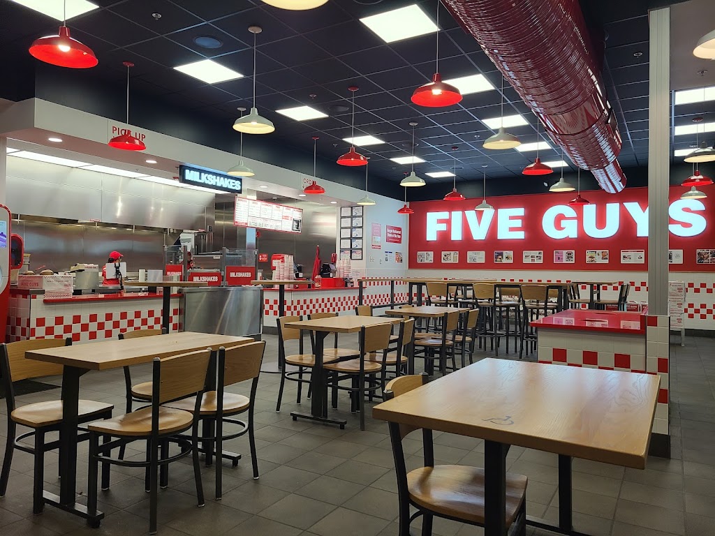Five Guys | meal takeaway | 2446 Sycamore Rd, DeKalb, IL 60115, USA | 7792555678 OR +1 779-255-5678