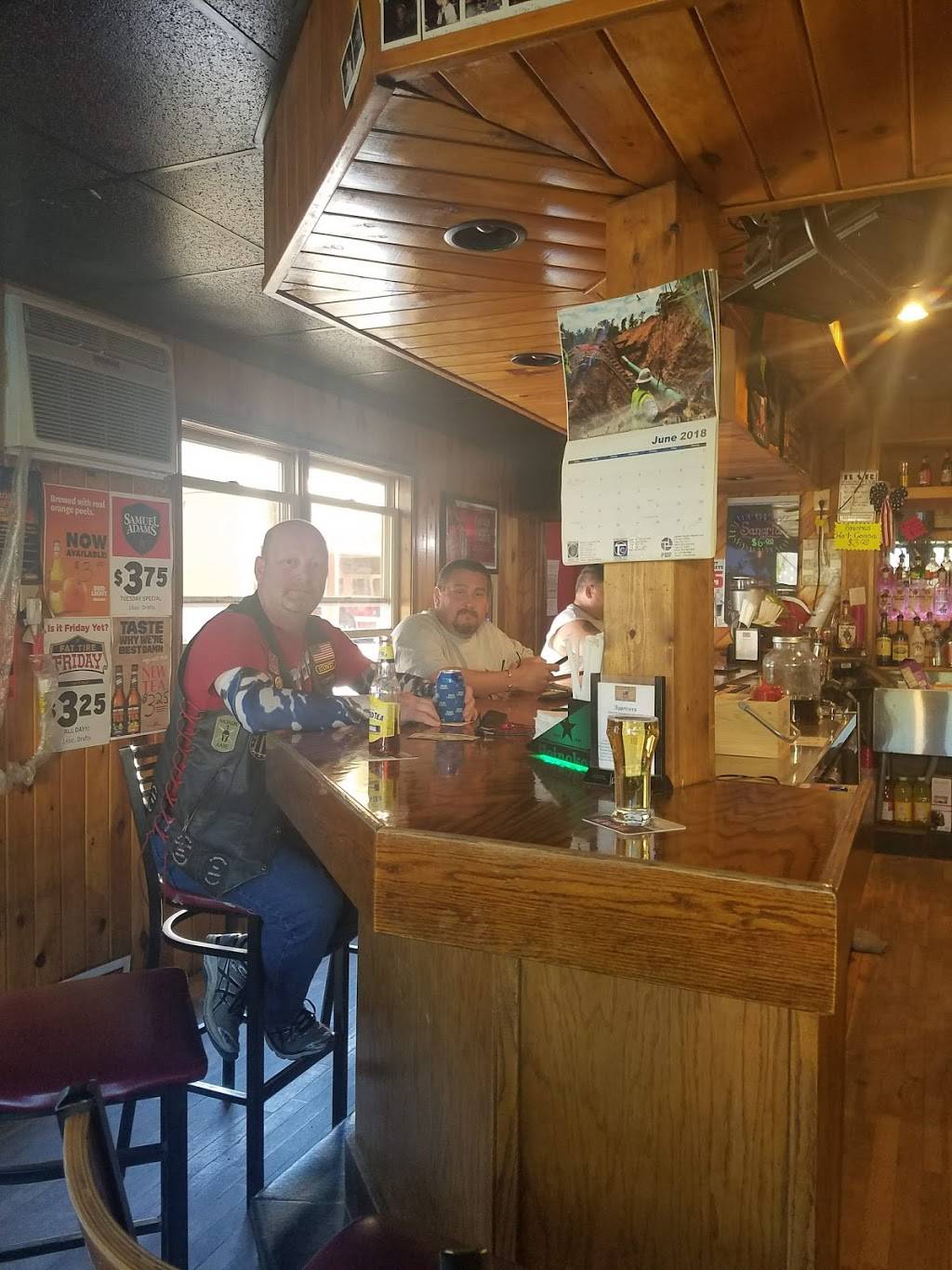 Queen of Hearts bar and grill | restaurant | 1013 Main St, New Milford, PA 18834, USA | 5704653364 OR +1 570-465-3364