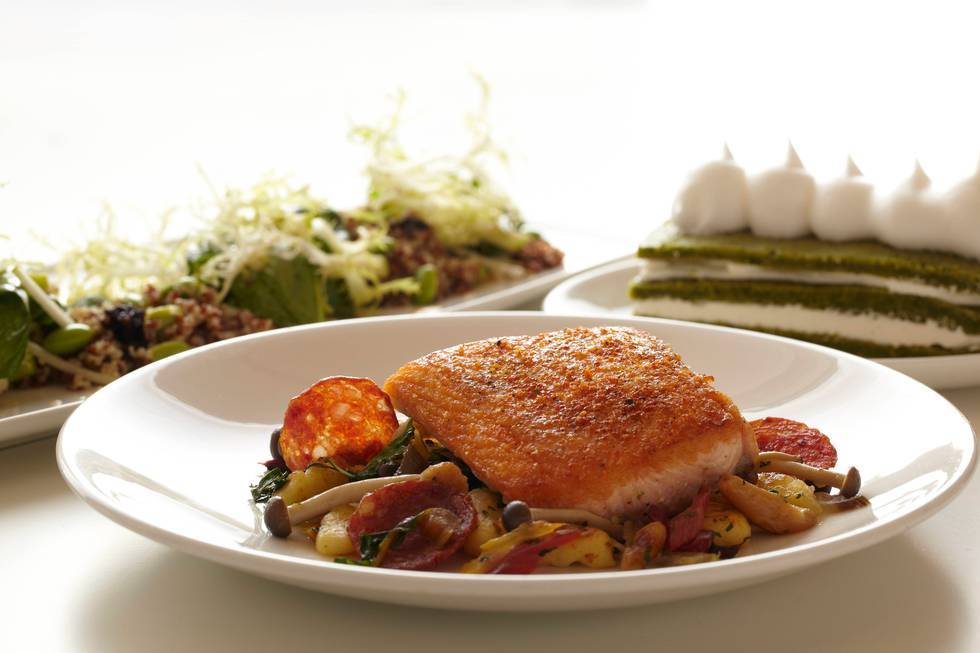 Roys Restaurant | restaurant | 6363 Topanga Canyon Blvd, Woodland Hills, CA 91367, USA | 8188884801 OR +1 818-888-4801