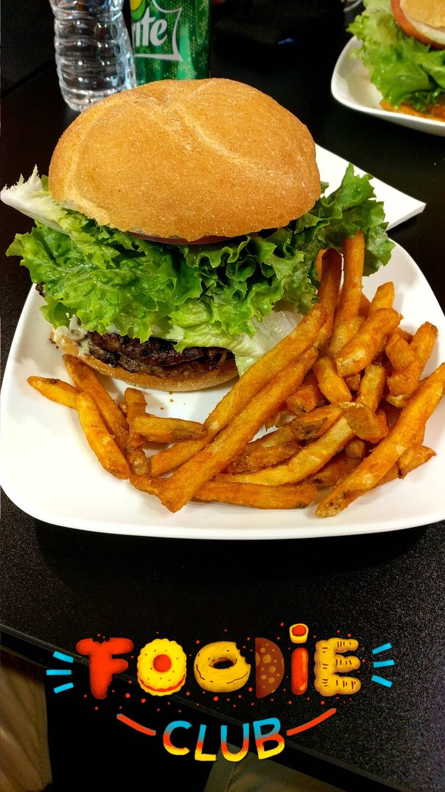 Halal Burger Zone | restaurant | 586 Lawrence Square Blvd S, Lawrence Township, NJ 08648, USA | 6095700115 OR +1 609-570-0115