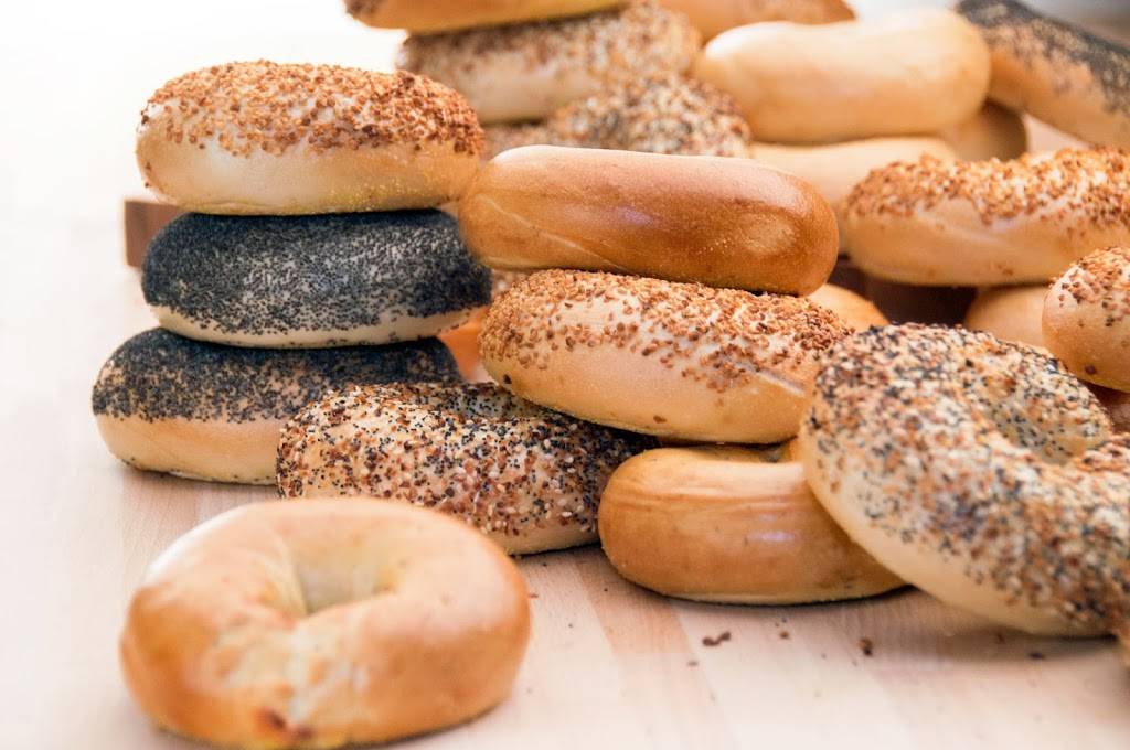 Big Apple Bagels | bakery | 2321 S Oneida St, Ashwaubenon, WI 54304, USA | 9204976039 OR +1 920-497-6039