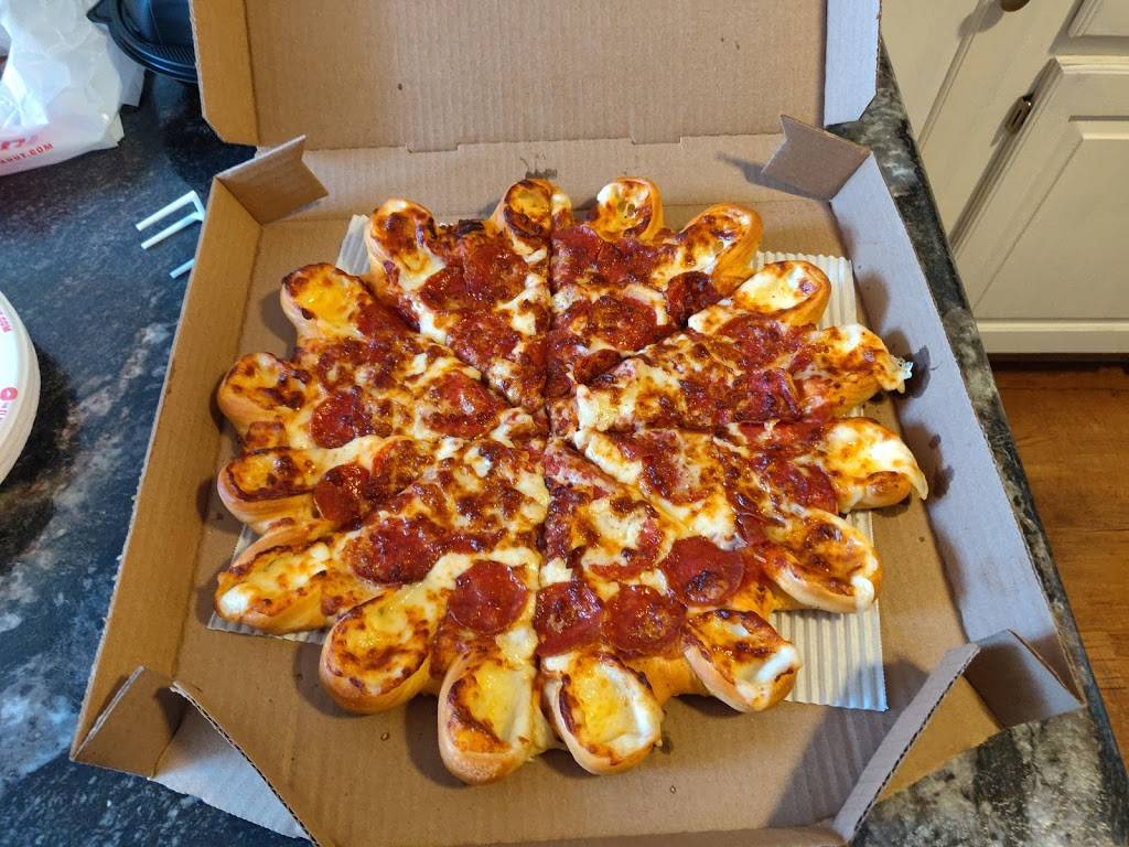 Pizza Hut | meal delivery | 8560 N Green Hills Rd Ste 114, Kansas City, MO 64154, USA | 8168976280 OR +1 816-897-6280