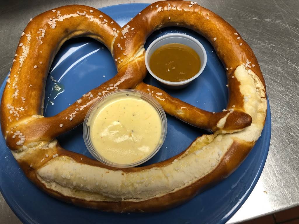 Blue Plate Tavern | restaurant | 180 Woodford Ave, Plainville, CT 06062, USA | 8607476666 OR +1 860-747-6666