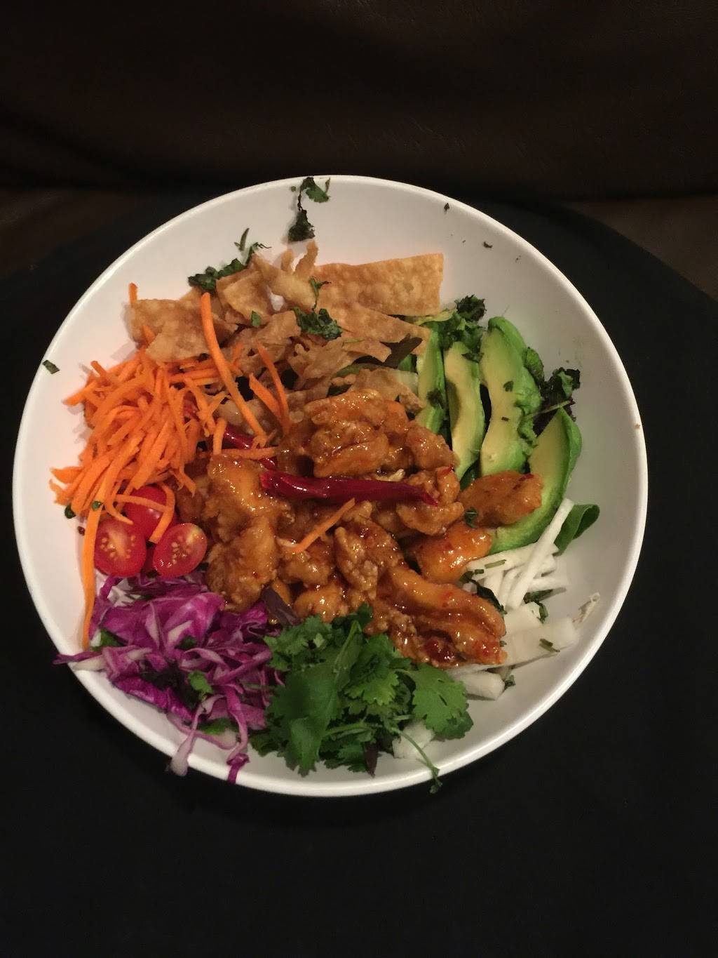 Leos Asian Bistro | night club | 2808 S Main St, Lindale, TX 75771, USA | 9038825367 OR +1 903-882-5367
