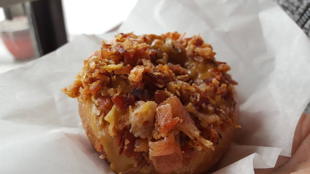 Julie Darling Donuts | bakery | 121 Frazier Ave, Chattanooga, TN 37405, USA | 4235913737 OR +1 423-591-3737