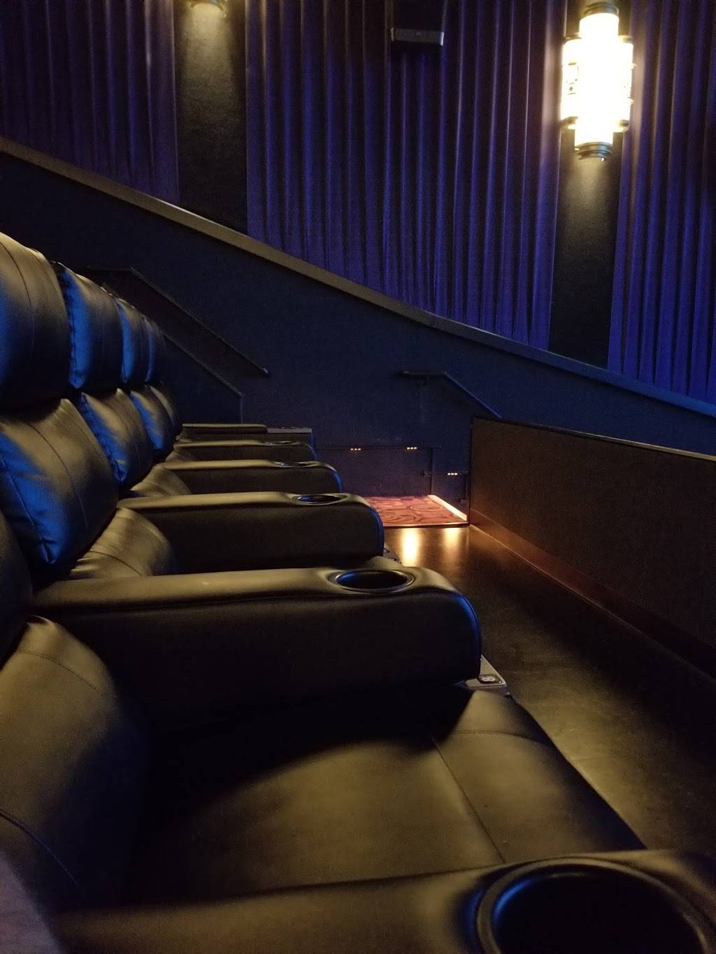 Cinemark Tinseltown USA | meal takeaway | 755 Main St W, Oak Ridge, TN 37830, USA | 8652208898 OR +1 865-220-8898