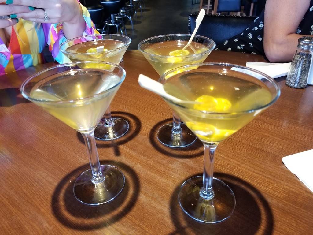 Bar Louie - Belmar | night club | 7111 W Alaska Dr, Lakewood, CO 80226, USA | 7206776500 OR +1 720-677-6500