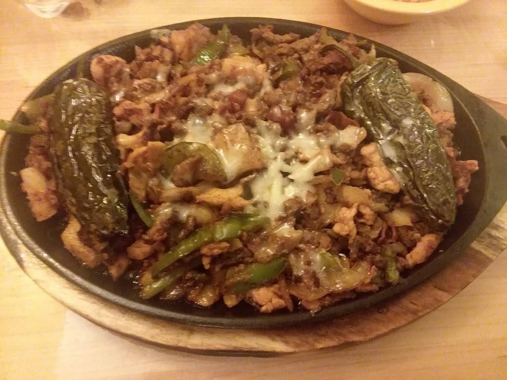 Pueblo Lindo | restaurant | 124 W State St, Paxton, IL 60957, USA | 2173795200 OR +1 217-379-5200