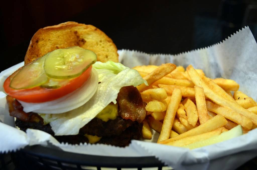 Palace | restaurant | 701 15th Ave, East Moline, IL 61244, USA | 3097559020 OR +1 309-755-9020