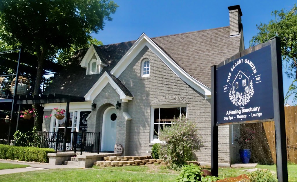 The Garden Lounge | restaurant | 19 S Park St, San Angelo, TX 76901, USA | 3252137158 OR +1 325-213-7158