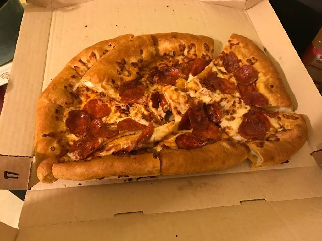 Pizza Hut | meal takeaway | 1600 38th St, Rock Island, IL 61201, USA | 3097930909 OR +1 309-793-0909