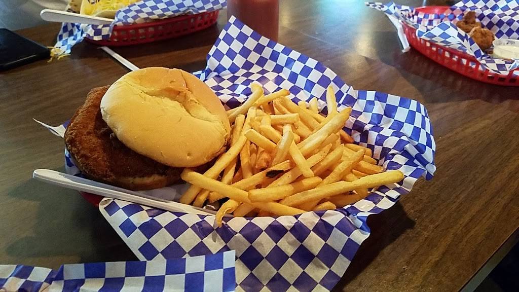 The Weston Bunk House Bar & Grill | restaurant | 17965 MO-45, Weston, MO 64098, USA | 8163864079 OR +1 816-386-4079
