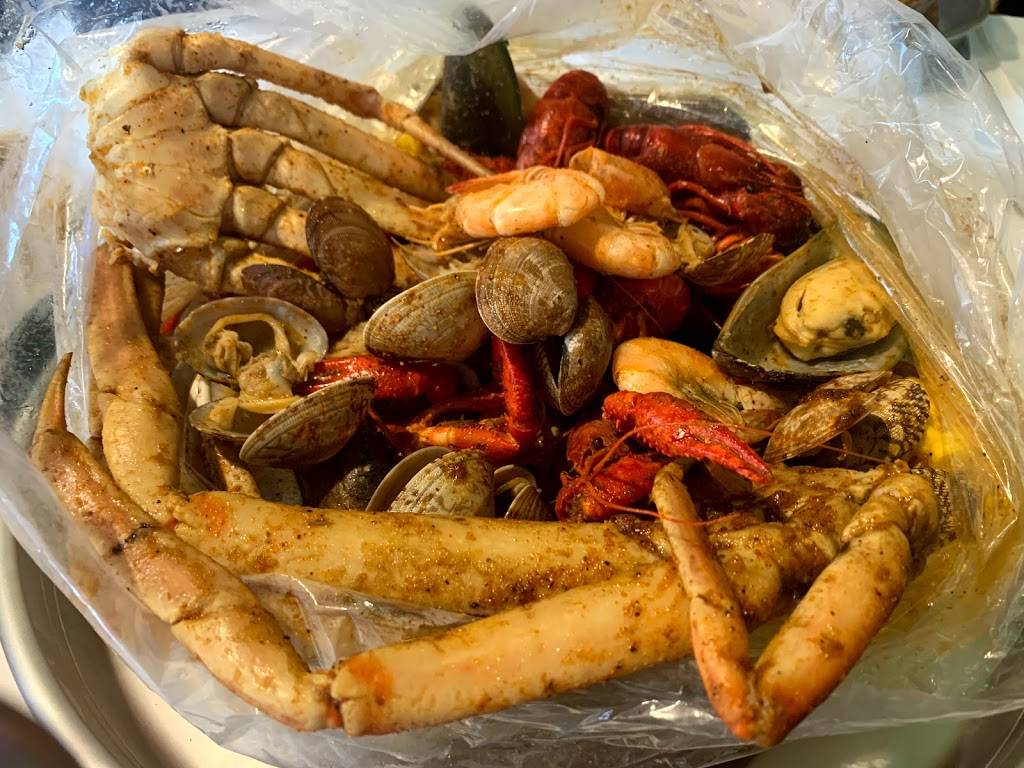 Crafty Crab | restaurant | 7760 Eastpoint Mall, Baltimore, MD 21224, USA | 4433998607 OR +1 443-399-8607