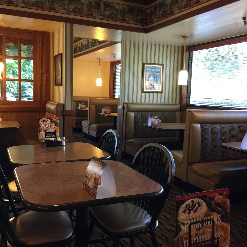 Perkins Restaurant & Bakery | restaurant | 4335 Tamiami Trail E, Naples, FL 34112, USA | 2397758200 OR +1 239-775-8200