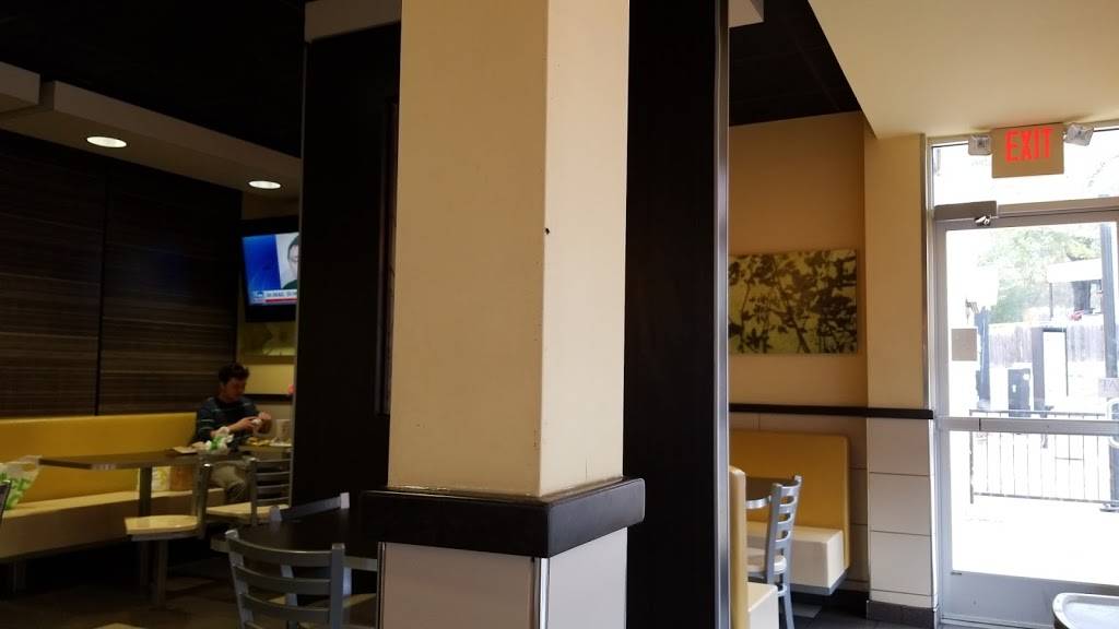 McDonalds | cafe | 111 Rock Mills Rd, Roanoke, AL 36274, USA | 3348634000 OR +1 334-863-4000