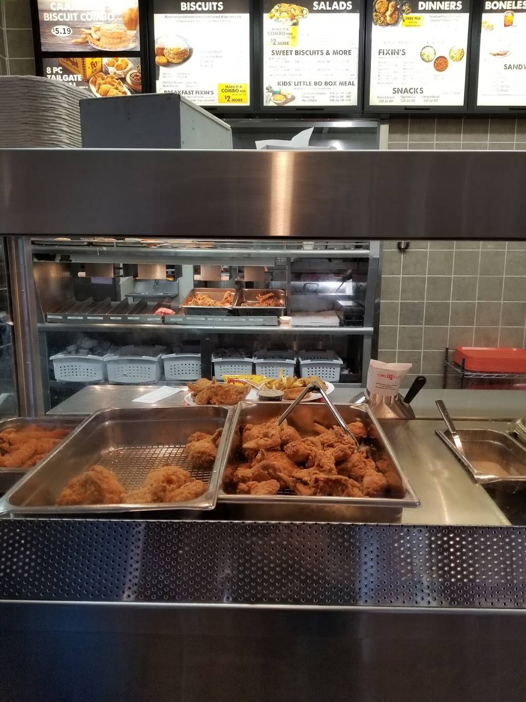 Bojangles Famous Chicken n Biscuits | restaurant | 3605 Old Halifax Rd, South Boston, VA 24592, USA | 4345170100 OR +1 434-517-0100