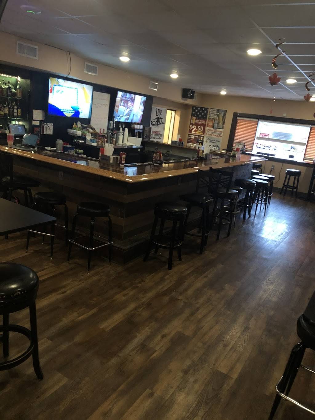 Delheis Place | restaurant | 123 S Main St, Flanagan, IL 61740, USA | 8157963201 OR +1 815-796-3201