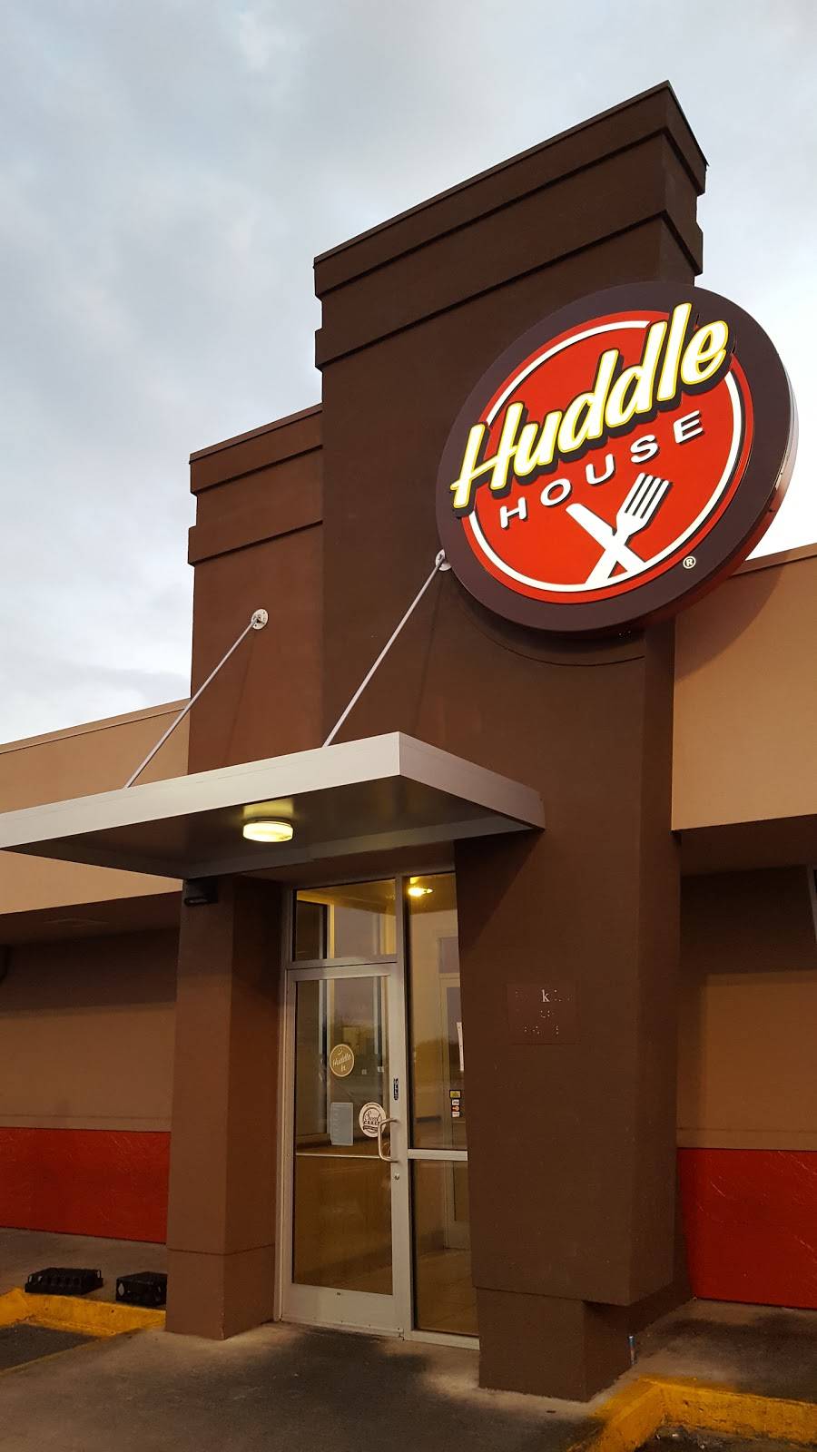 Huddle House | meal takeaway | 2460 US-60, Charleston, MO 63834, USA | 5736834176 OR +1 573-683-4176