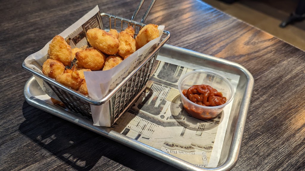 Wahlburgers | restaurant | 2500 Humes Rd, Janesville, WI 53545, USA | 6083716780 OR +1 608-371-6780