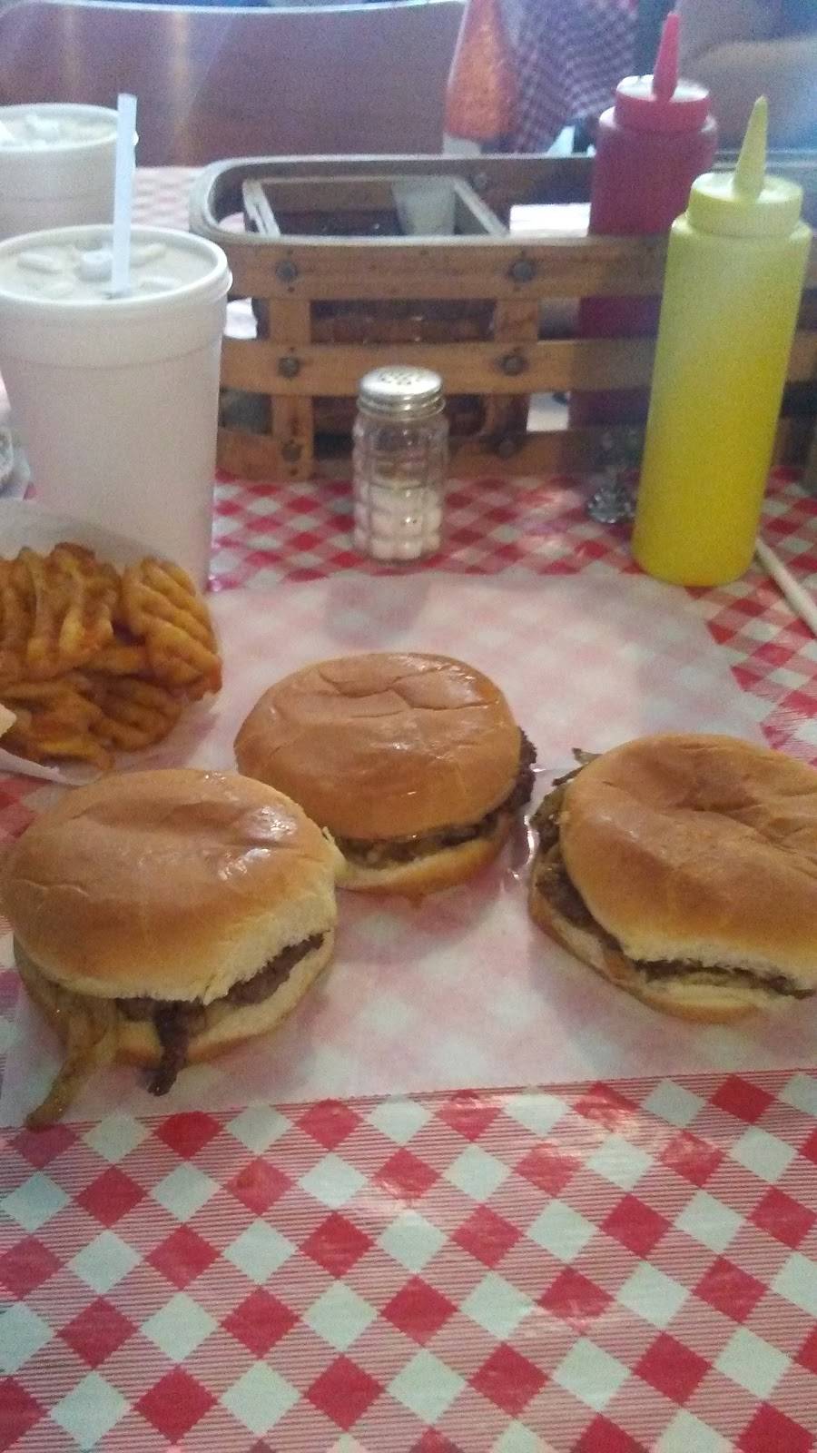 Bills Hamburgers | restaurant | 310 N Main St, Amory, MS 38821, USA | 6622562085 OR +1 662-256-2085