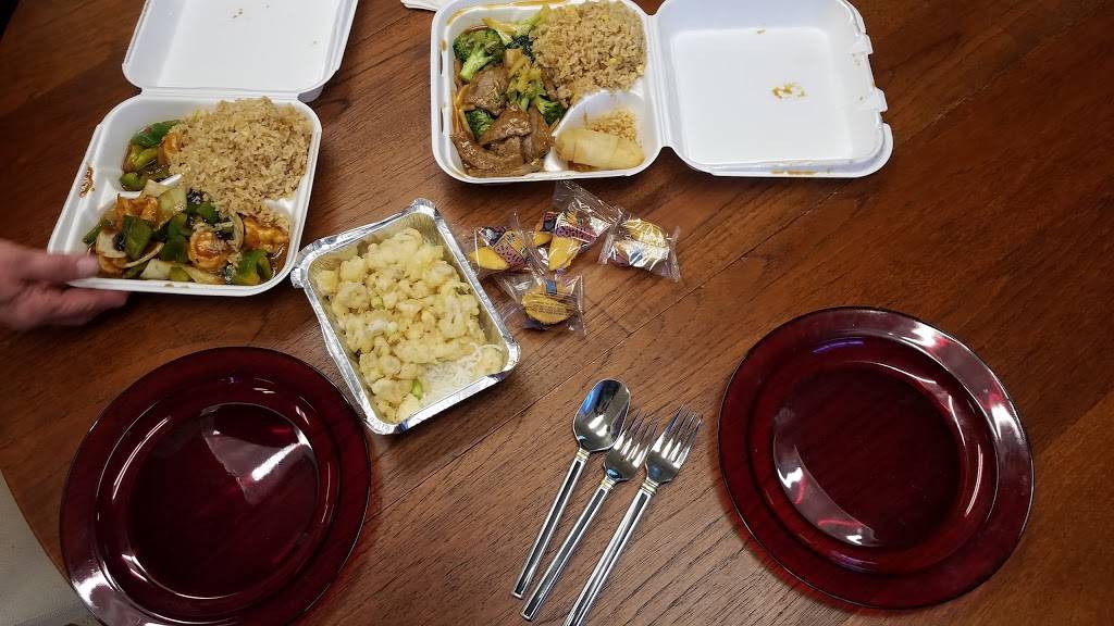 Wok N Roll Chinese Cafe | meal delivery | 1371 Beverly Rd, McLean, VA 22101, USA | 7035568811 OR +1 703-556-8811