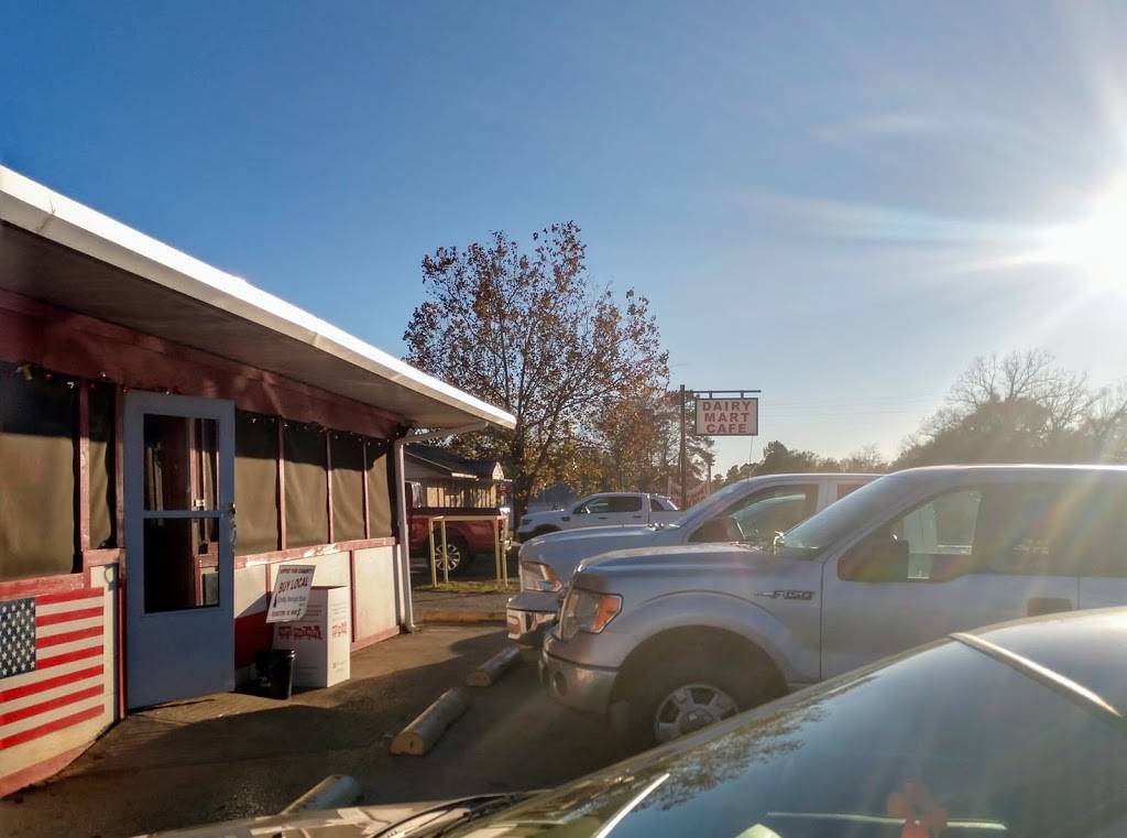 Dairy Mart | restaurant | 303 TX-147, Broaddus, TX 75929, USA | 9368721000 OR +1 936-872-1000
