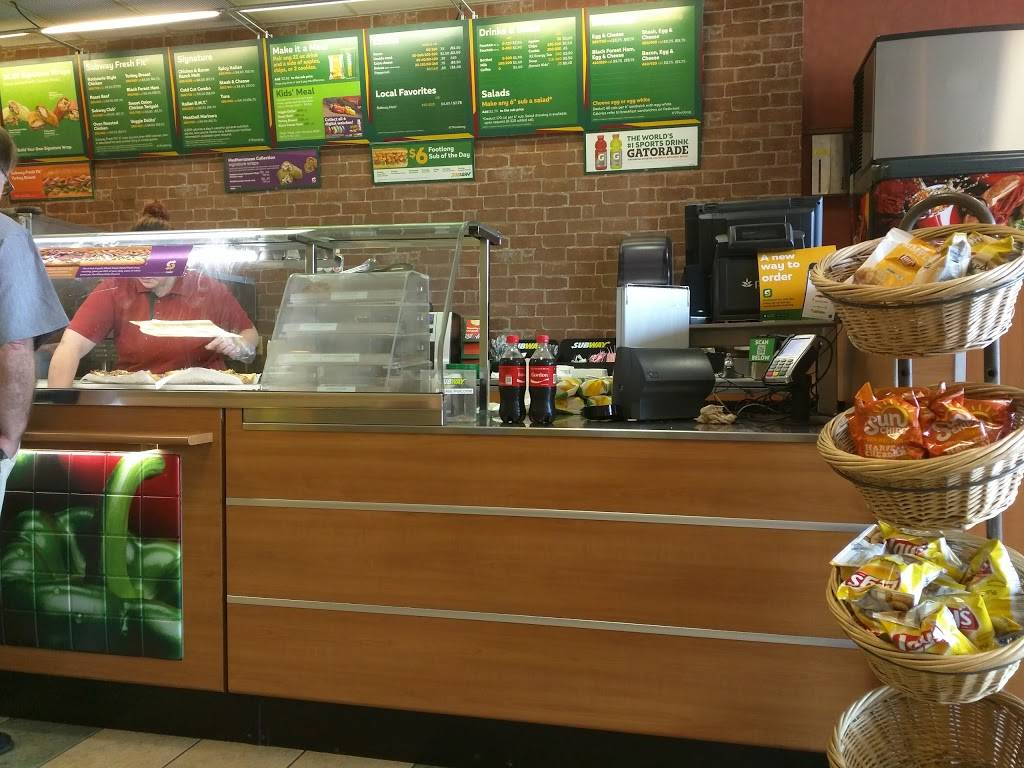 Subway | restaurant | 410 Lysle Blvd, McKeesport, PA 15132, USA | 4126787640 OR +1 412-678-7640