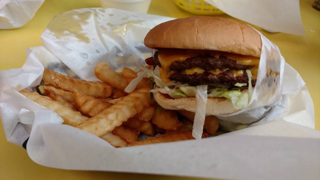 Bucks Burgers & Catfish | restaurant | 804 E Pearl St, Granbury, TX 76048, USA | 8175737311 OR +1 817-573-7311