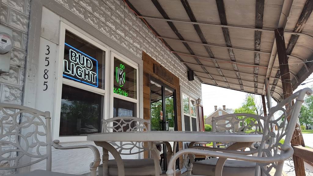 Liz's Bar & Grill Restaurant 3585 Mill St, New Melle, MO 63365, USA