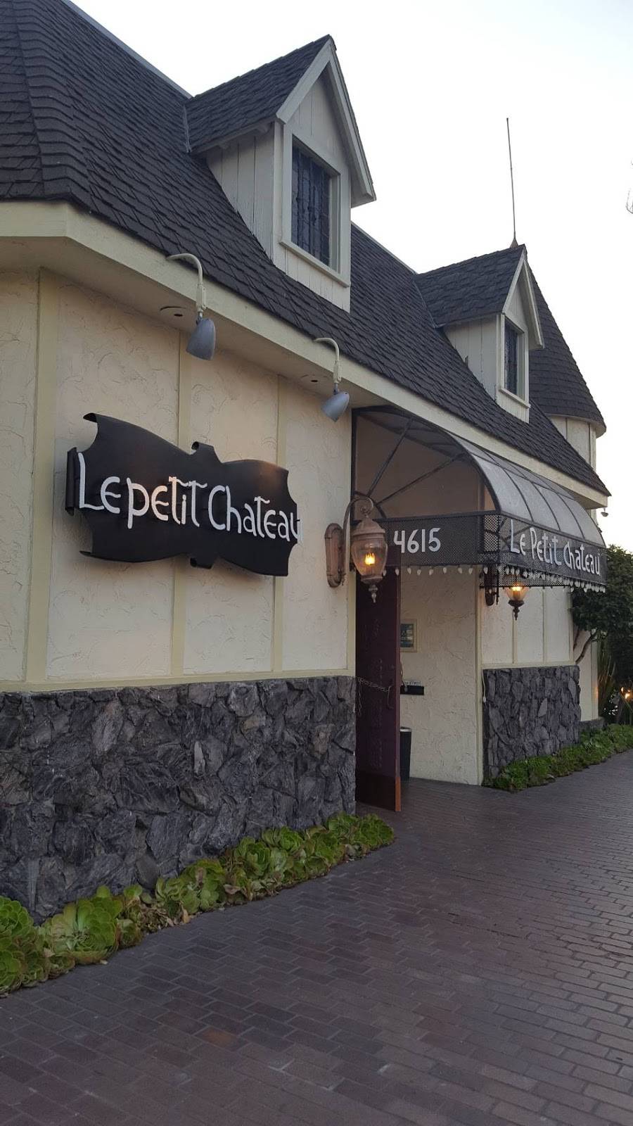 Le Petit Chateau Restaurant 4615 Lankershim Blvd North Hollywood Ca Usa