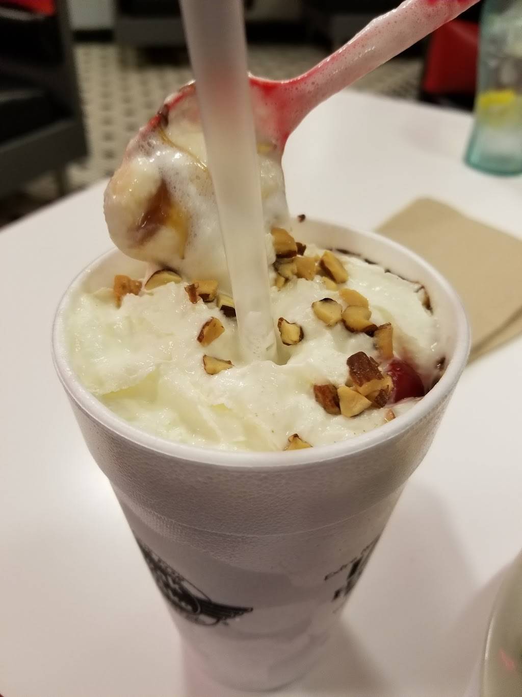Steak n Shake | restaurant | 914 Zane St, Zanesville, OH 43701, USA | 7405889015 OR +1 740-588-9015