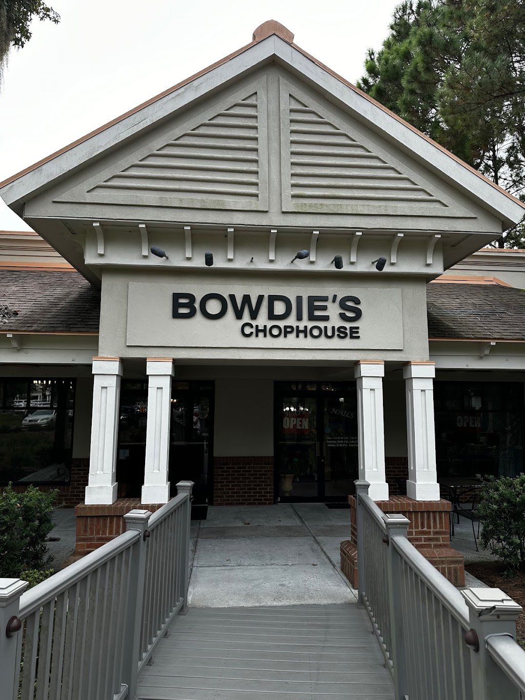 Bowdies Chophouse | restaurant | 11 Palmetto Bay Rd #104, Hilton Head Island, SC 29928, USA | 8437152807 OR +1 843-715-2807