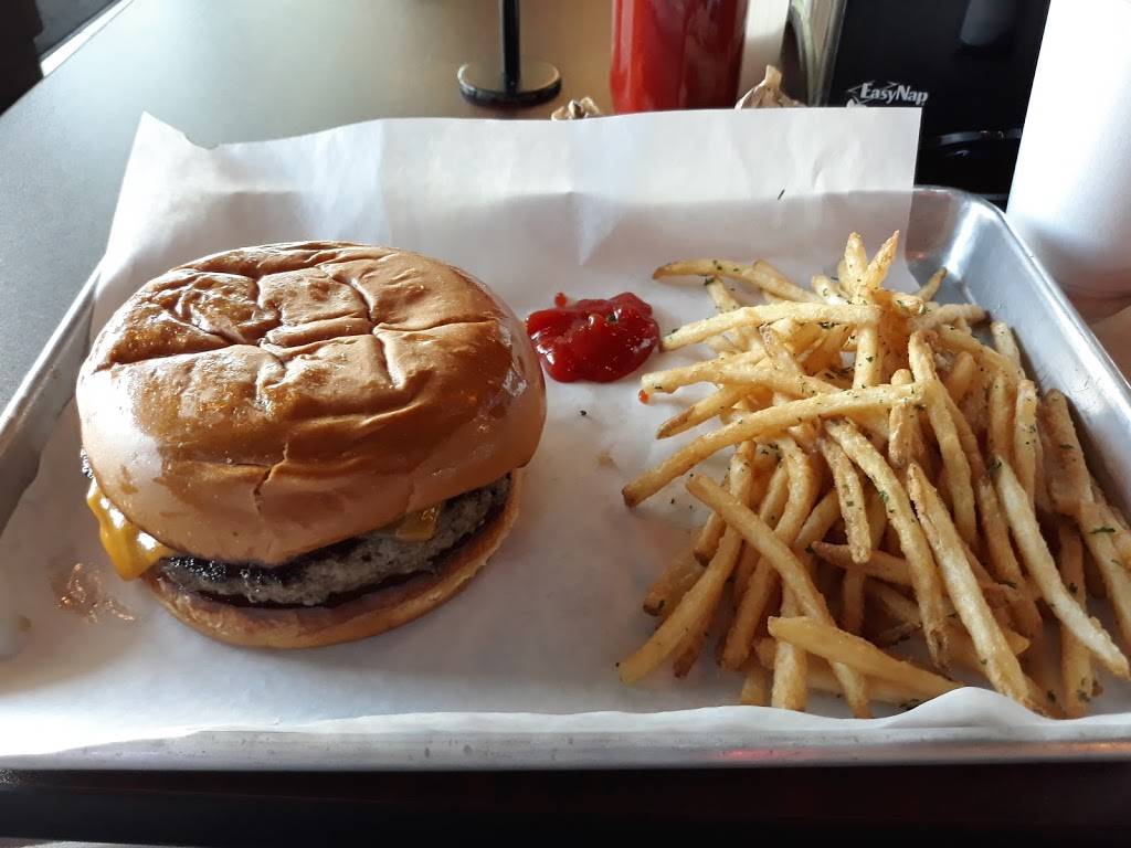 Blues Burgers | restaurant | 1820 W Mockingbird Ln #44, Dallas, TX 75235, USA | 2147509100 OR +1 214-750-9100