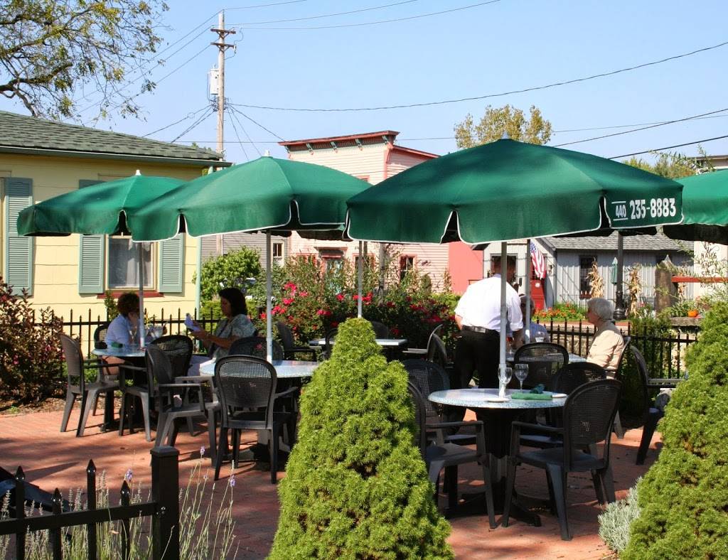 Le Bistro Du Beaujolais | restaurant | 8134 Columbia Rd, Cleveland, OH 44138, USA | 4402358883 OR +1 440-235-8883