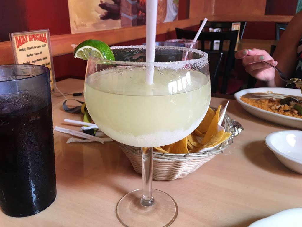 Casa Fiesta Mexican Restaurant | restaurant | 2806 Mt Pleasant St, Burlington, IA 52601, USA | 3197581111 OR +1 319-758-1111