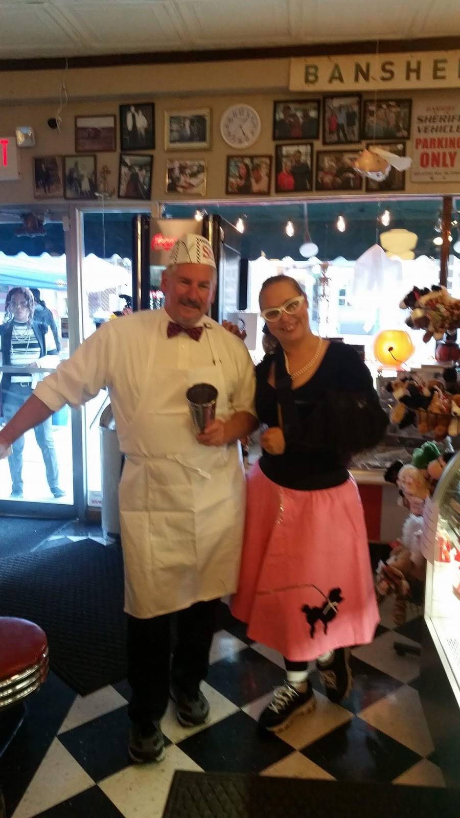 SWEETLANE CHOCOLATE SHOP | cafe | 113 Grant Ave, Vandergrift, PA 15690, USA | 7245682961 OR +1 724-568-2961
